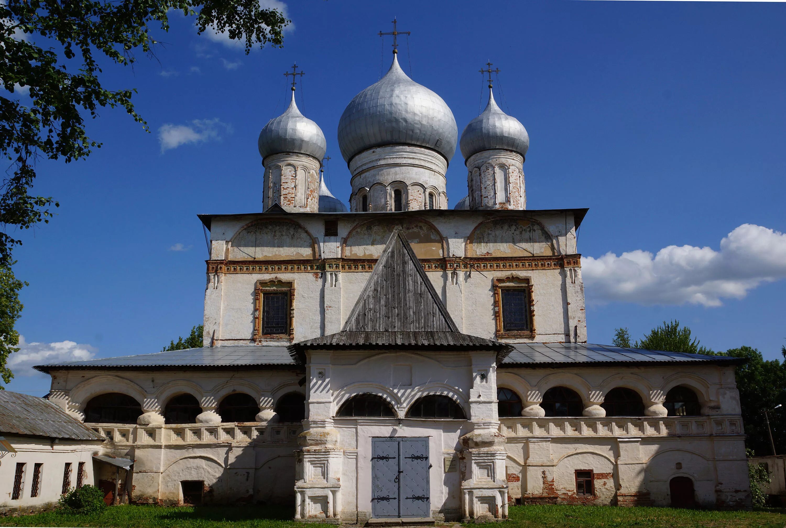 Зодчество 13 14 века. Церковь Великий Новгород 13 век. Церковь 12 века Великий Новгород. Русь 13 век храмы Великий Новгород.