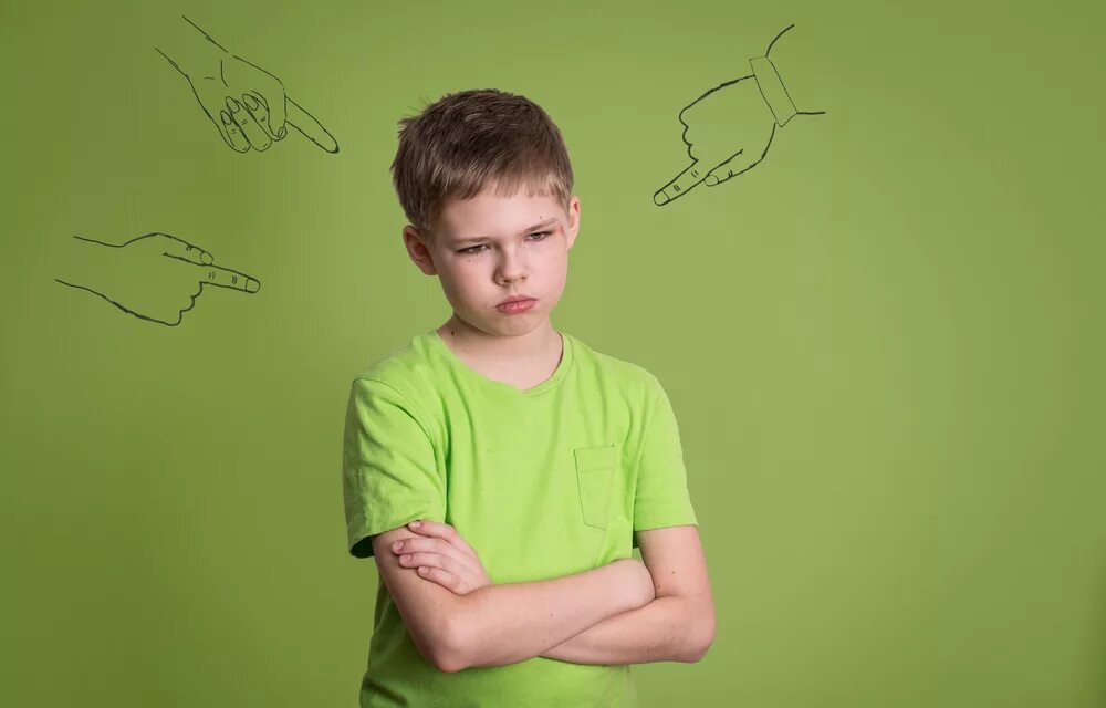 Ответственный мальчик. Виноватый мальчик. Виноватый ребенок. Виноватый мальчик. Грустный малыш.