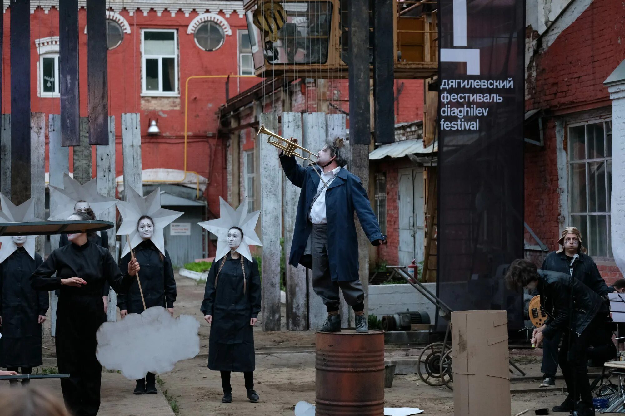 Лит пермь. Дягилевский фестиваль 2019 пермь. дягилевский фестиваль завод шпагина. дягилевский пермь шпагина. дягилевский фестиваль 2025 пермь.