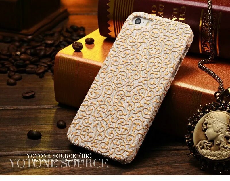 золотистый чехол со стразами. роскошные чехлы. чехлы на айфон 7s для девочек. чехол на самсунг s10 со стразами. роскошные чехлы.