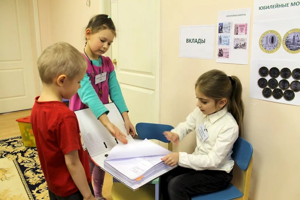 банкомат для детей в детском саду. сюжетно ролевая игра банк. сюжетно ролевая игра банк в детском саду атрибуты. сюжетно-ролевые игры в детском саду. игра банк в детском саду.