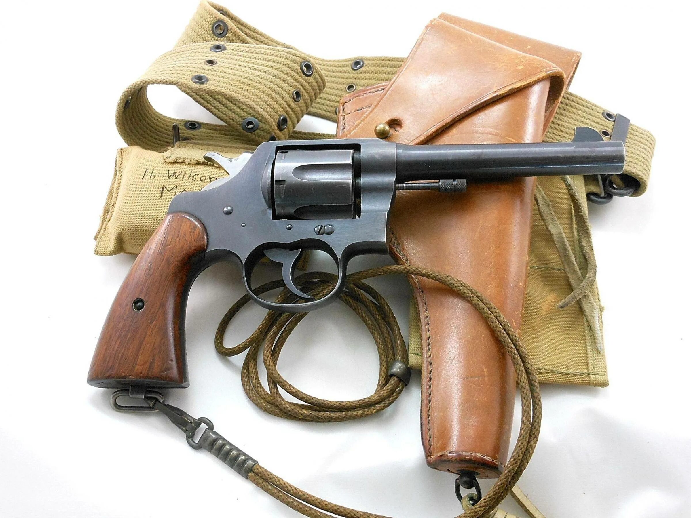 Кольт что в мешочке. Револьвер кольт 1917. colt new service m1909. револьвер кольт м1917. револьвер кольт 45 new service.