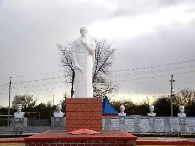 Красная Яруга Белгородская область. Мемориал красная Яруга. Посёлок красная Яруга Белгородская. Вечный огонь красная Яруга. Погода красная яруга белгородской на неделю