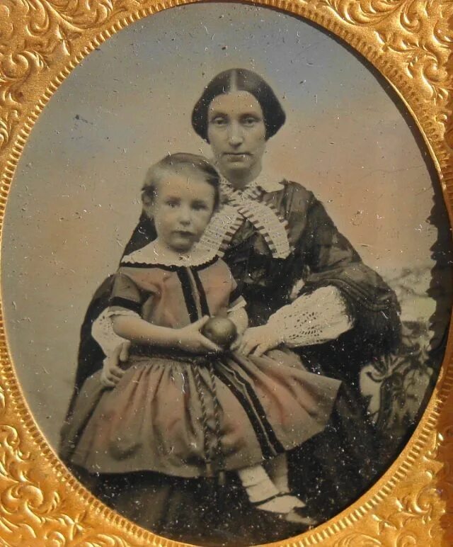 Мода викторианской эпохи 1860 дети. Дети 19 века. Платья викторианской эпохи англия 19 век. Викторианская эпоха мода в англии 19 века. Одежда детей 19 века в англии.