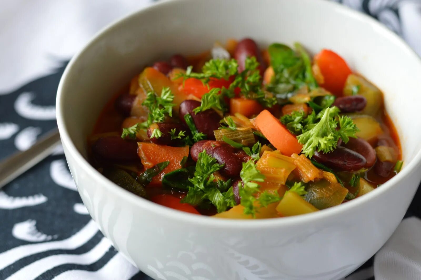 Фасоль с мясом и овощами рецепты. Овощное рагу. рагу из овощей. рагу с овощами. рагу с фасолью.