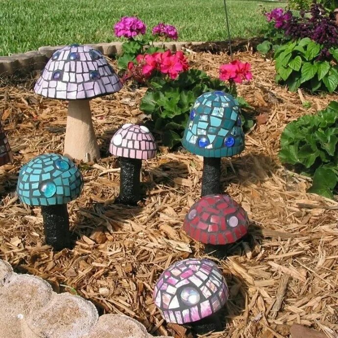 Поделки из пластиковыхтбутылок. Поделки из пластиковых бутылок для сада. Деко для сада и огорода. Поделки для сада. Какие поделки можно сделать в саду.