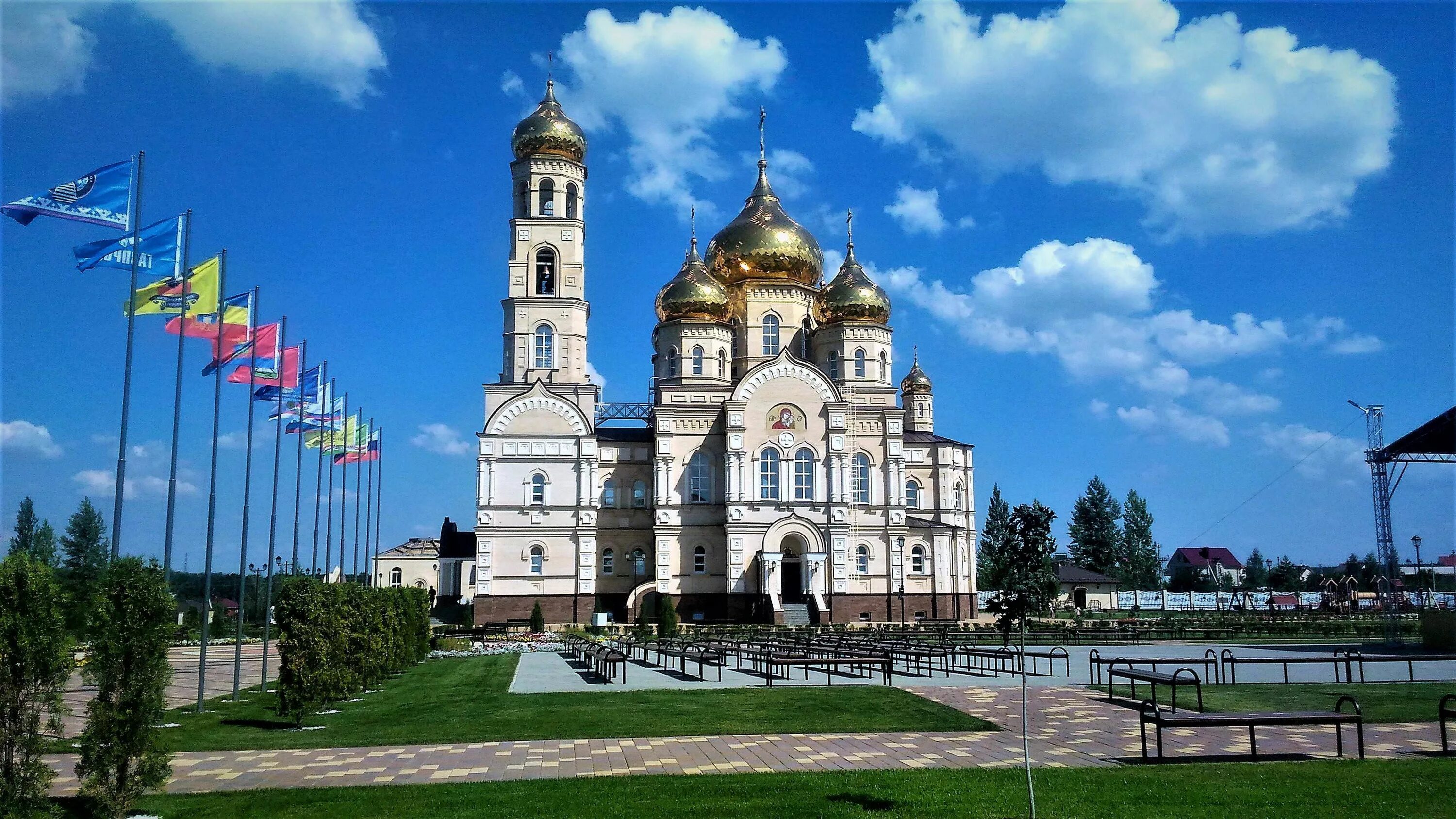 Вятский посад орловская область церковь. Храм вятский посад в орле. Центр вятский посад. Вятский посад орел храмовый комплекс. Вятский посад орел храмовый комплекс.