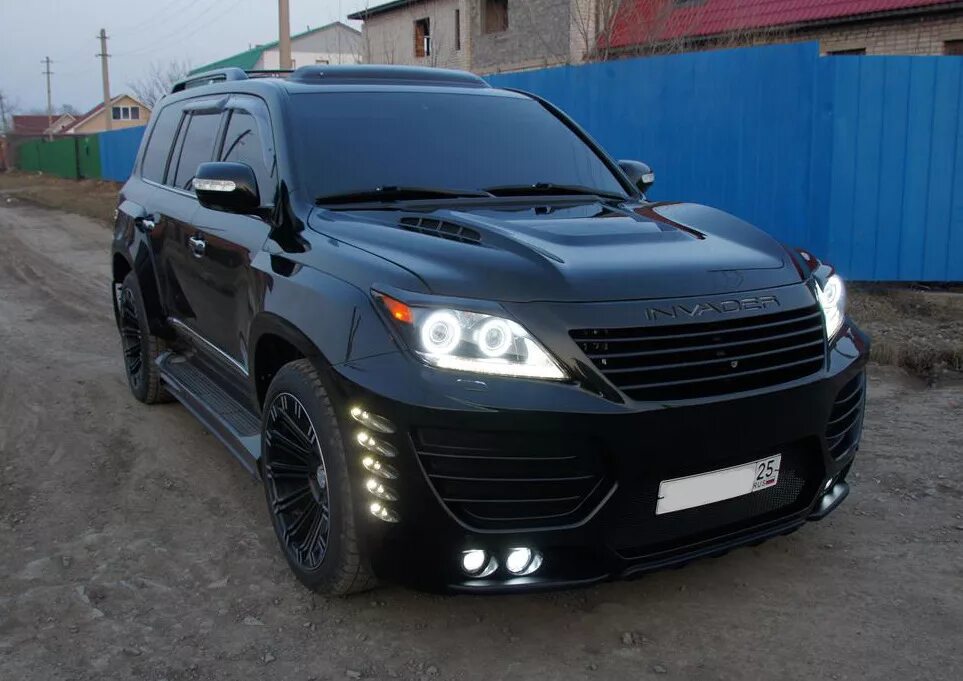Invader отзывы. Лексус 570 invader. лексус 570 инвайдер. лексус 570 в обвесе инвайдер. лексус lx 570 invader.