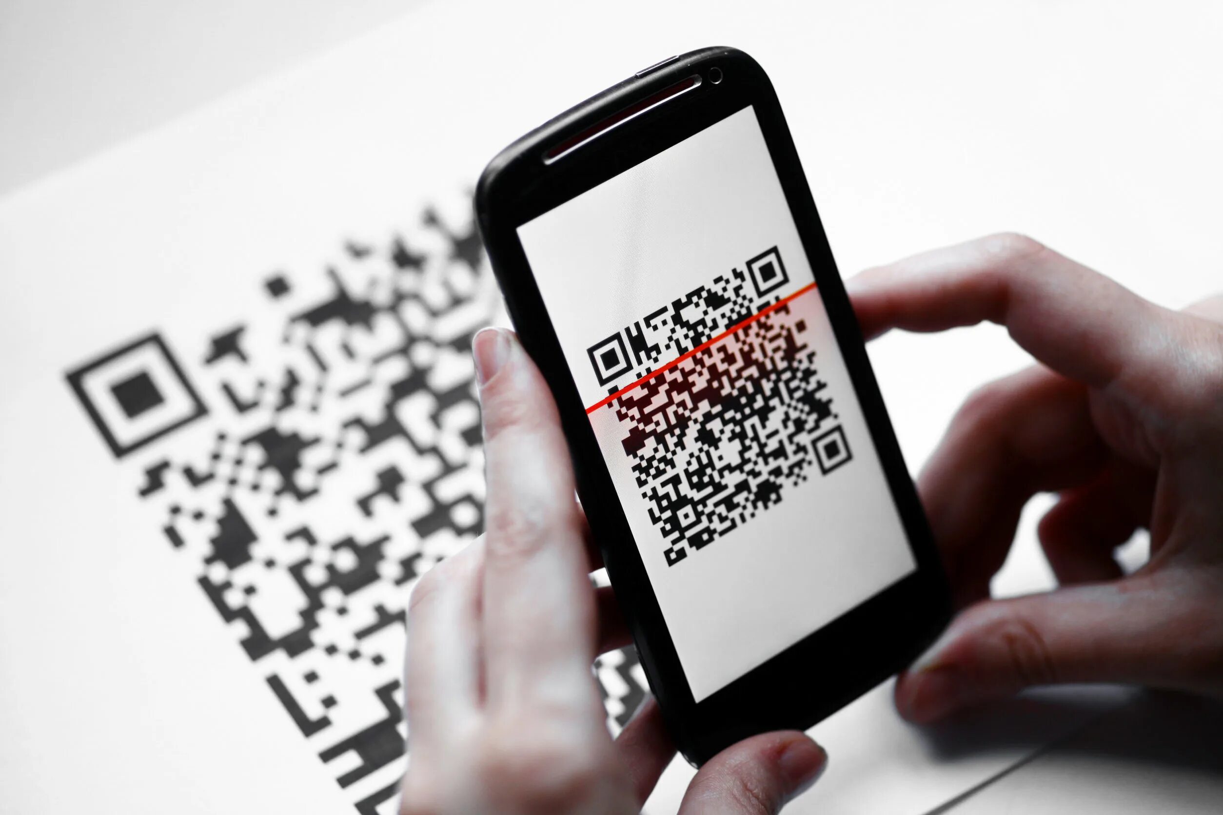 Отсканировать штрих. QR код. Смартфон QR код. Сканирование QR кодов. Сканируй QR код.