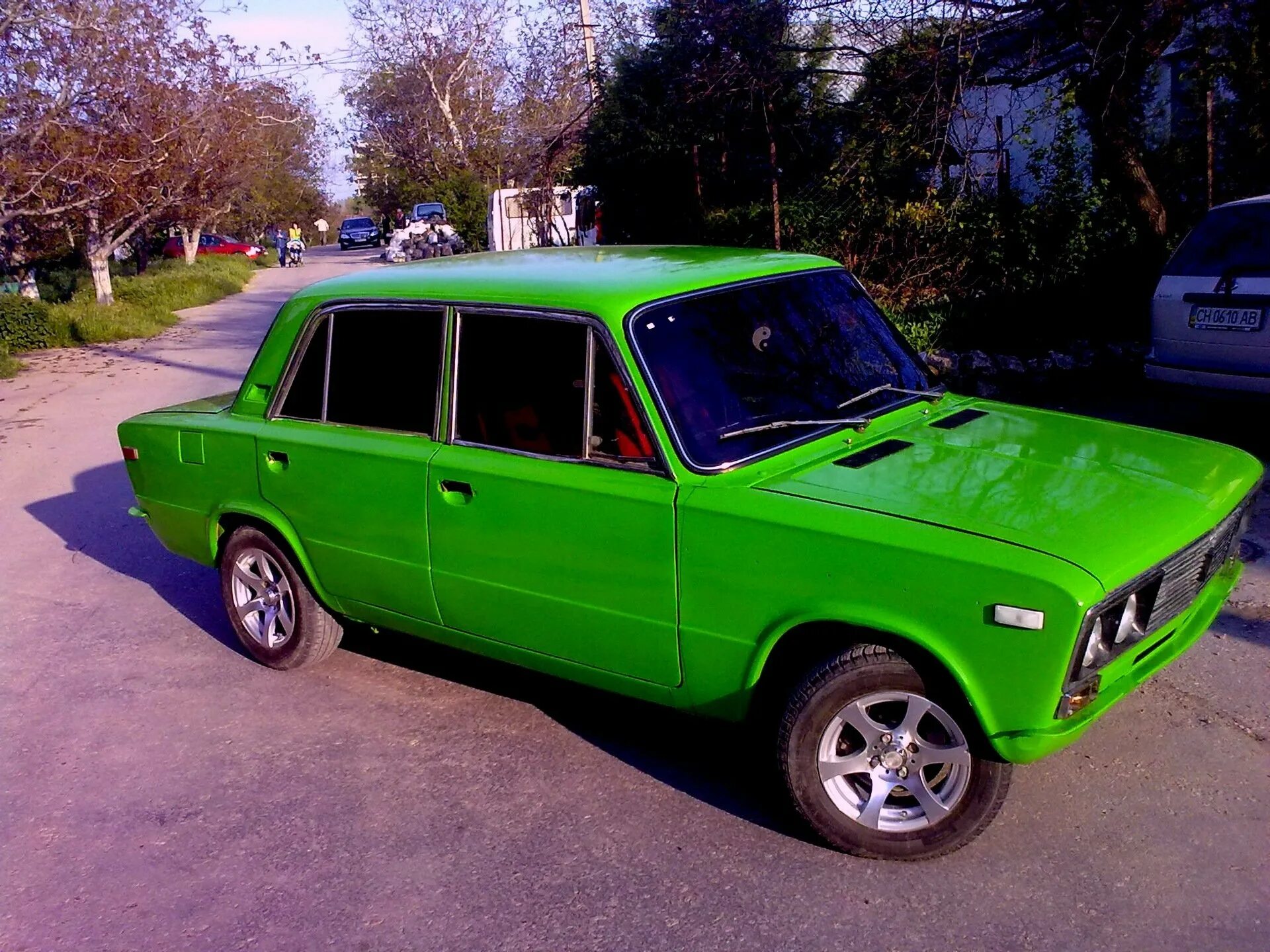 Салатовый ваз. Салатовый ваз. Ваз 2107 лайм. Лада 2107 зеленая. Лягушка ваз 2101.