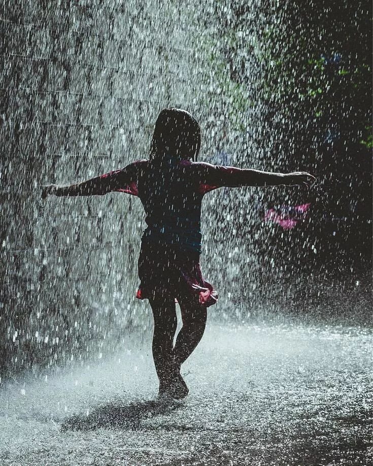 Some people feel. Some people feel the Rain. Some people feel the Rain others just get wet. Ведьма под дождем. Ведьма и дождь.