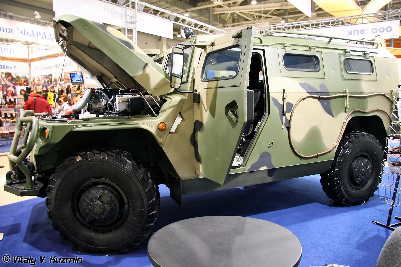 Впк-233136 тигр в комплектации рейд. Бронеавтомобиль амн 233114 «тигр-м». Бронеавтомобиль сбм впк 233136. Бронеавтомобиль сбм впк 233136. Газ 233136 тигр.