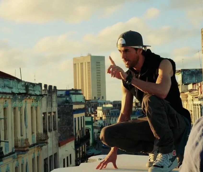 Enrique iglesias subeme radio. Энрике иглесиас subeme la radio. subeme la radio обложка. enrique iglesias - subeme la radio feat. descemer bueno, zion &amp; lennox (behind the scenes). энрике иглесиас me pase.