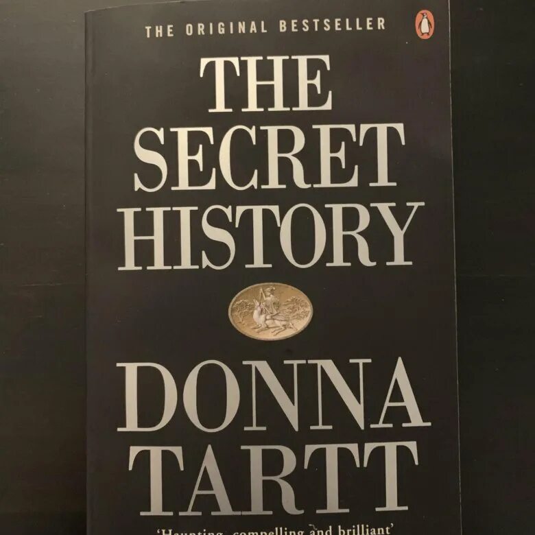 Тайная история донна тартт обложка. The secret history donna tartt. Книга секретная история. Donna tartt the secret history aesthetic. Тартт донна.