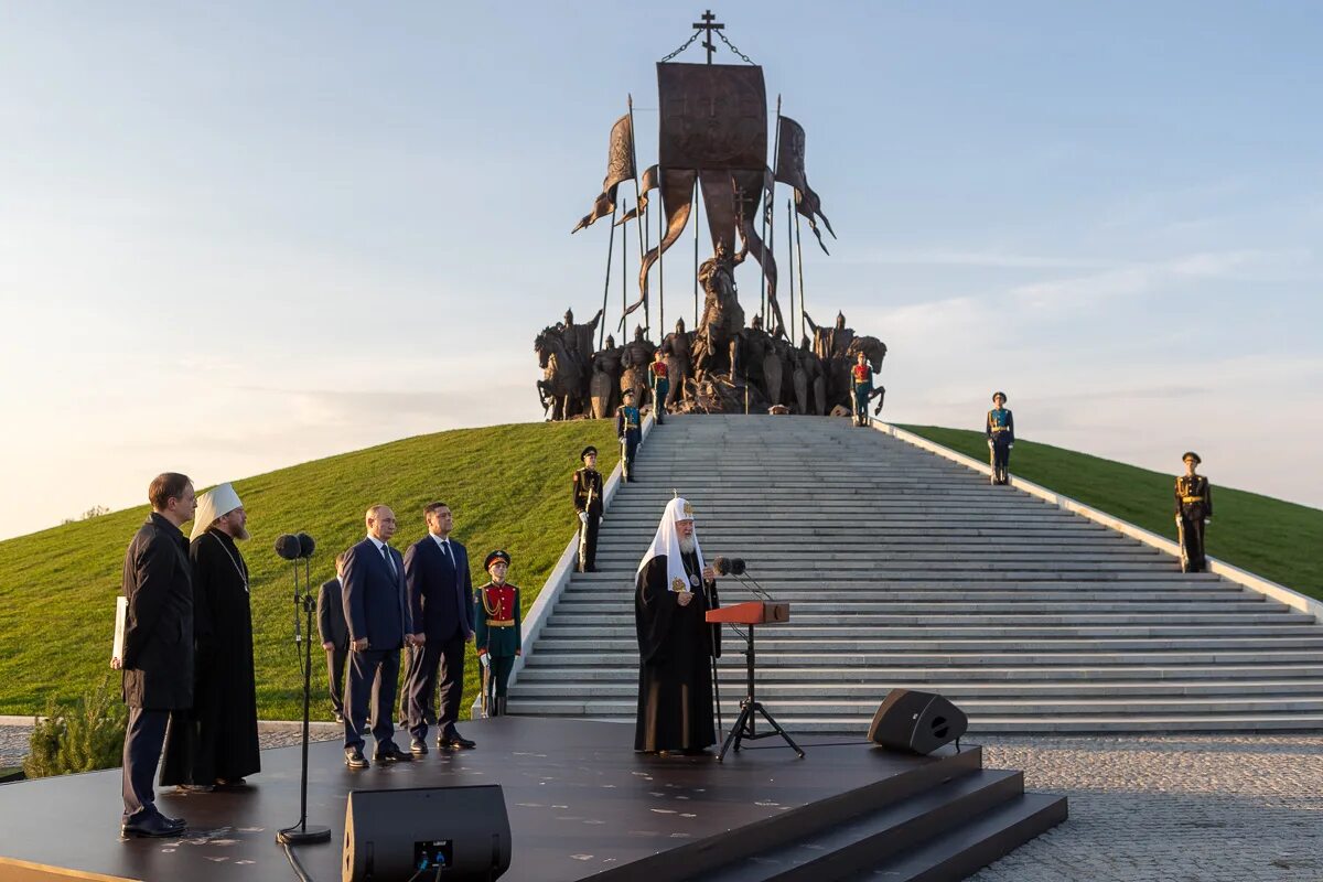 Александров открытие памятника. Псков Самолва памятник Невскому. Памятник Александру Невскому в Пскове на Чудском озере.