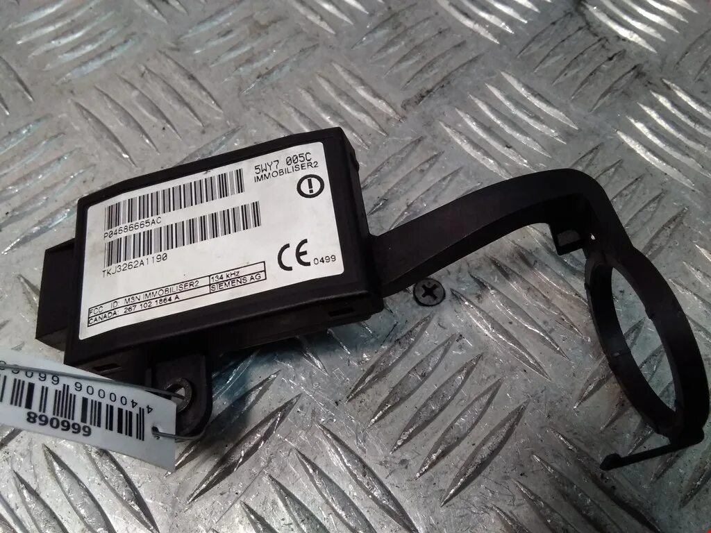 Иммобилайзер jeep liberty. Jeep grand cherokee 2006 блок сигнализации штатный. Иммобилайзер на джип чероки xj 2. Антенна иммо крайслер 300с. Иммобилайзер чероки.