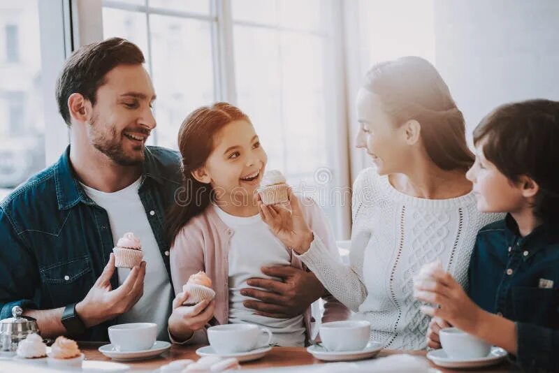 Family comes together. Family relationships. Семья селфи. Family comes together. Family comes together.
