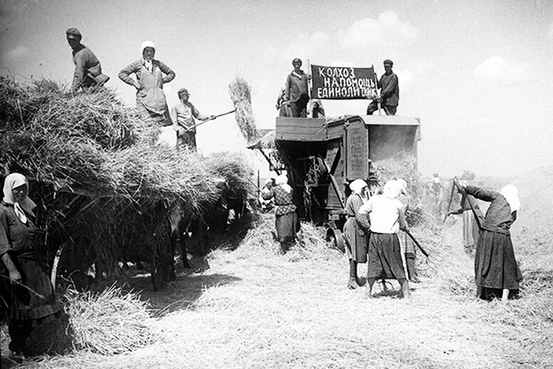 Коллективизация 1930 х. Колхоз 1930 коллективизация. коллективное хозяйство колхозники ссср. крестьяне в ссср 20 30 годы. коллективизация сельского хозяйства раскулачивание.