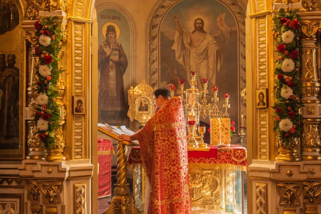 Служба в храме воскресения словущего. Храм воскресения словущего на успенском вражке. храм воскресения словущего на ваганьковском кладбище. церковь воскресения словущего спб. светлая седмица.