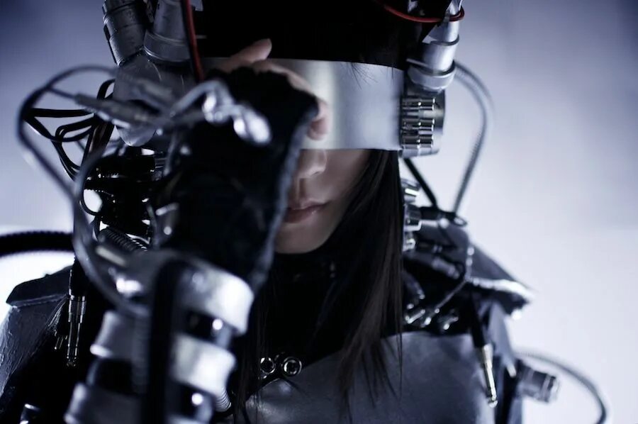 Девушка робот судного дня. Ghost in the shell киборг. киберпанк девушка с проводами. механическая девушка. киберпанк провода.