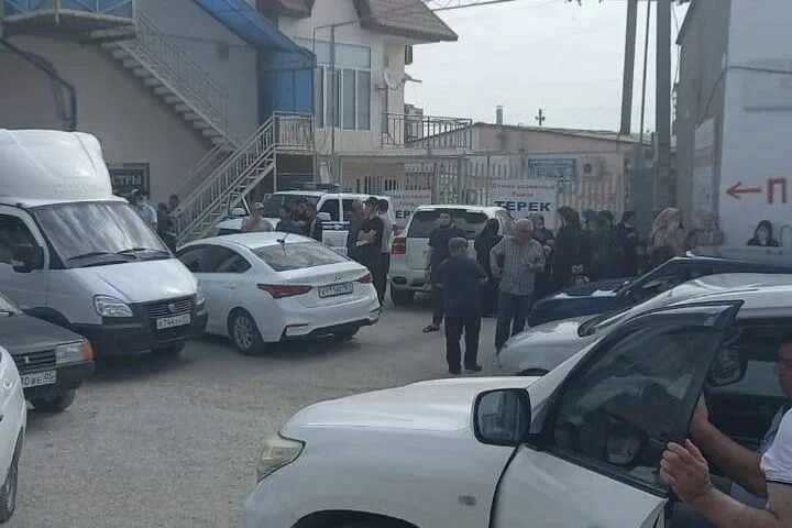 Город хасавюрт рынок терек. Базар вокзал тюрьма хасавюрт. Дагестан г хасавюрт. Хасавюрт зеленый рынок. Рынок терек хасавюрт.