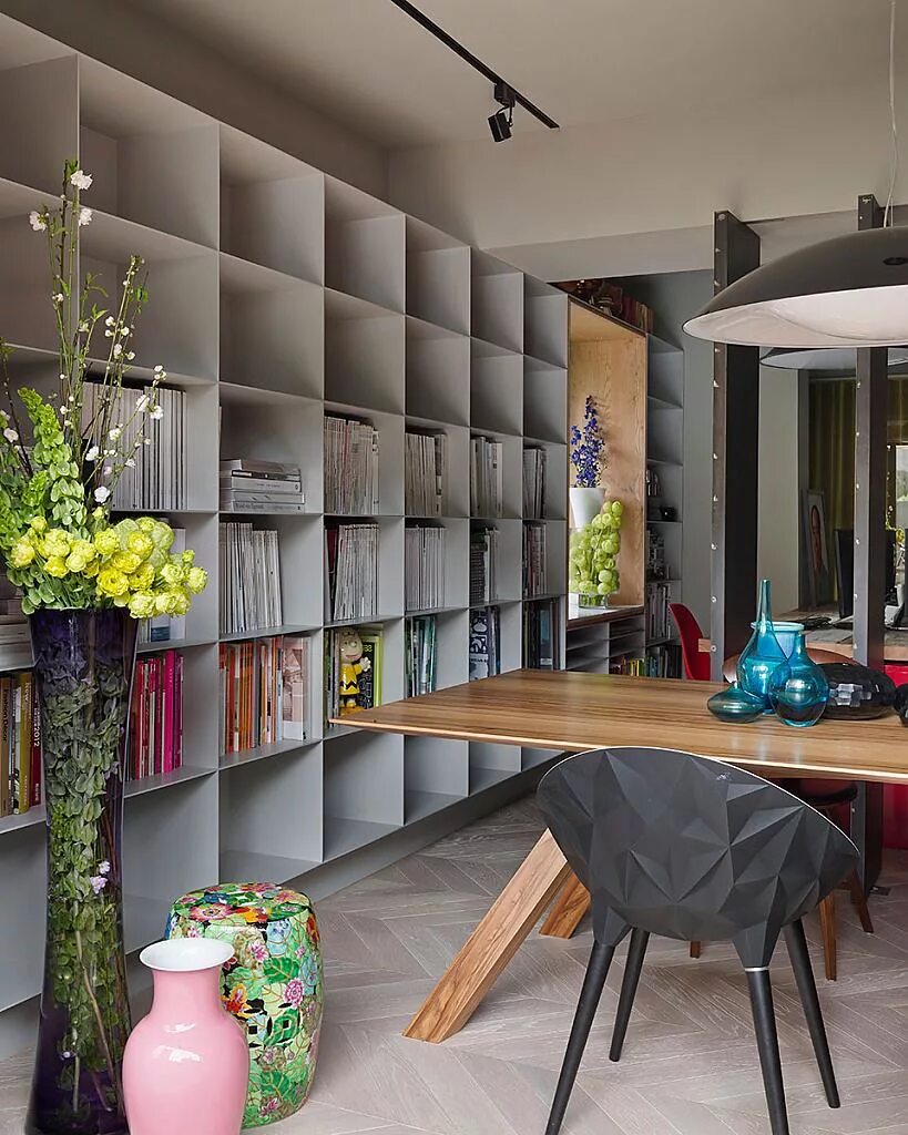 креативный интерьер в арт студии. интерьер мастерской. современная мастерская. студия креативного дизайна. комната художника.