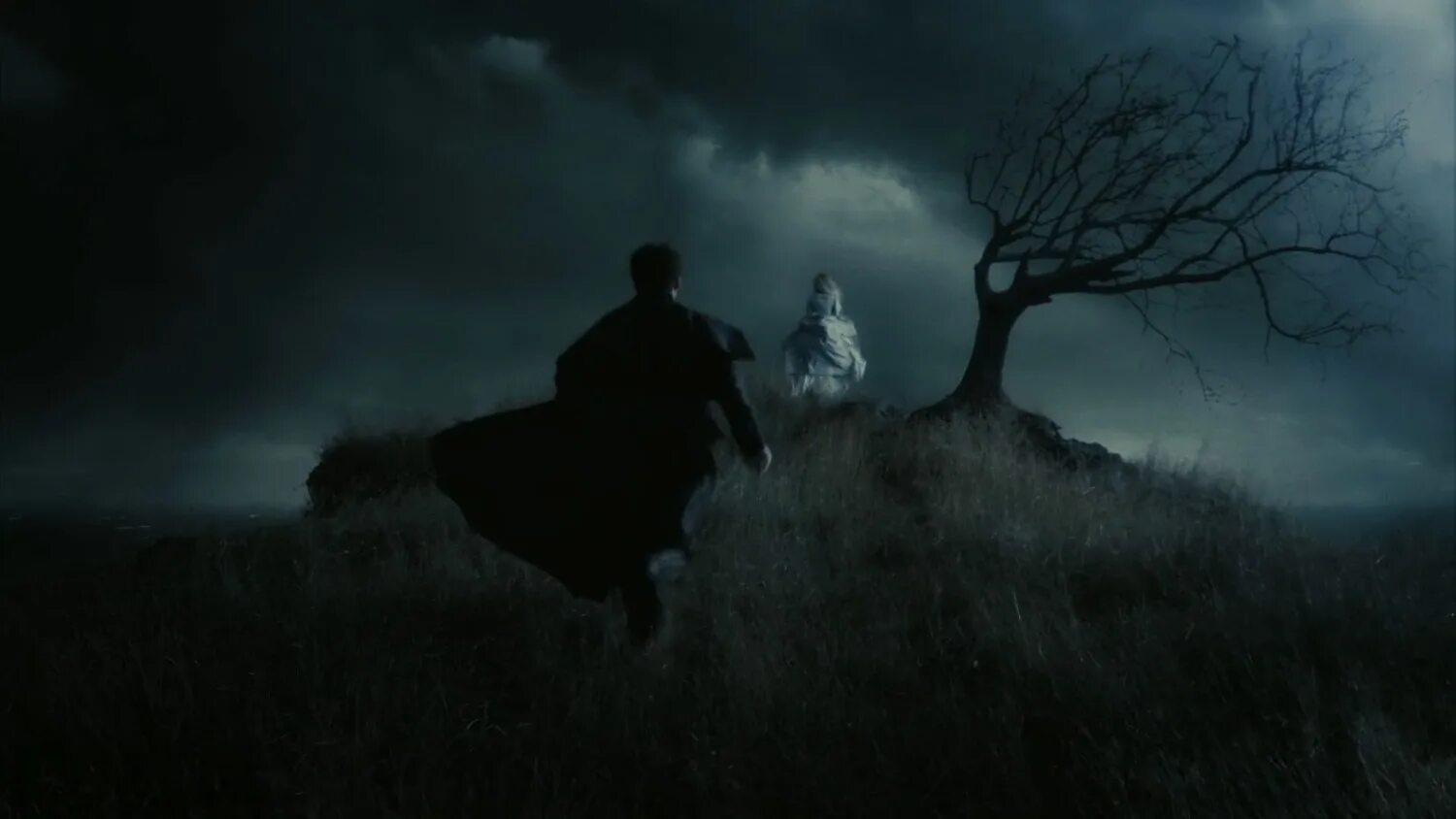 Группа alice in thunderland. Алиса фильм 2018. Алиса темная ночь. Тёмной, тёмной ночью. Королева юга тереза и джеймс.