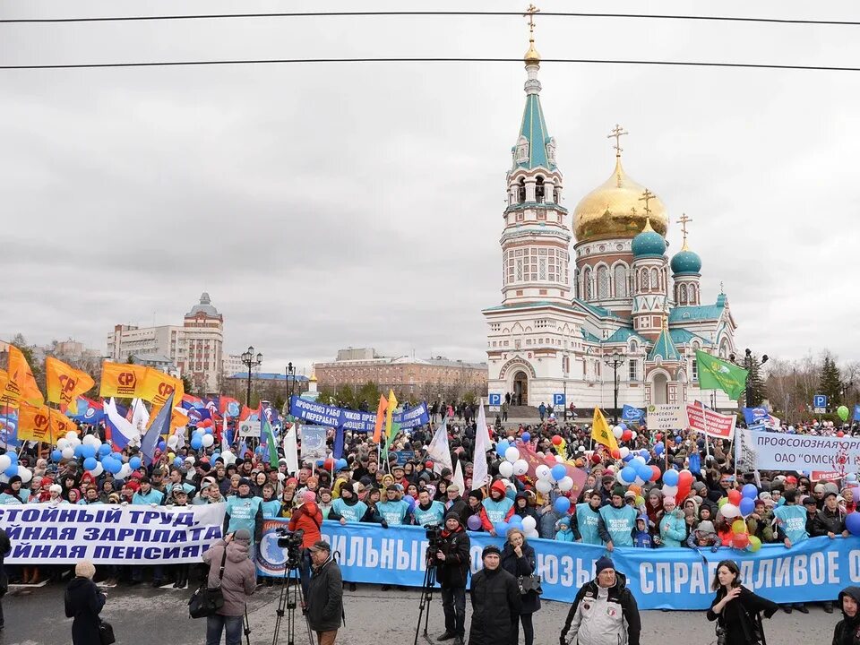 5 мая омск. 1 Мая Омск. Демонстрация Омск. 1 Мая Омск фото. Омск в мае фото.