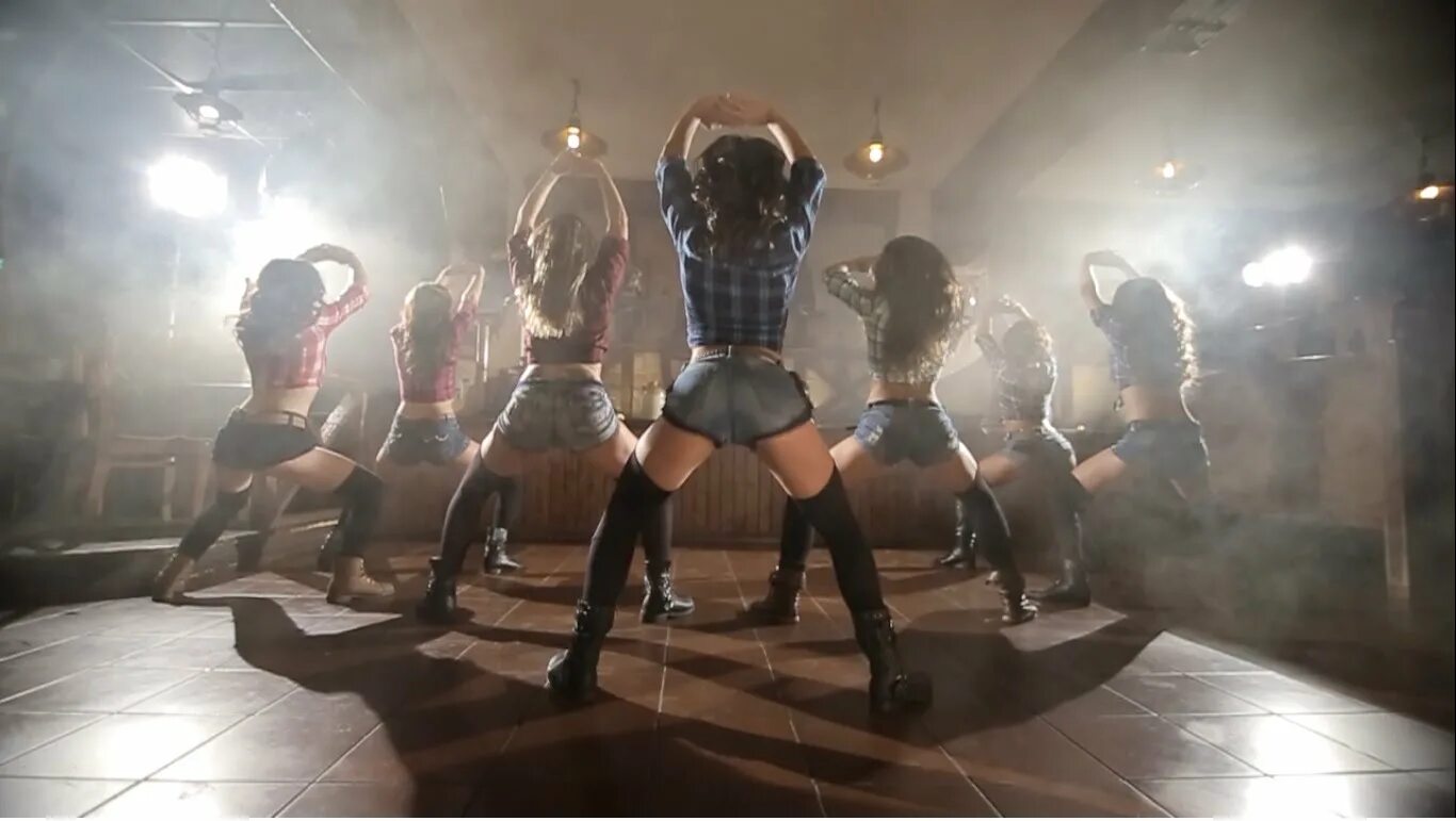 Клипы тверк девушки. Катя шошина попа. Девушки танцуют в стрингах. Тверк 2. Образы для тверка.