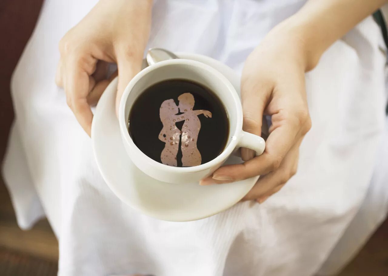 Утро начинается с любимыми. Кофе в постель. Кофе в постель любимому. Кофе в постель для любимой. "На чашечку кофе…?!".