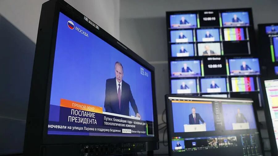 Новости 1 канал трансляция. Вещание Путина. Ведущие телеканала новостей.