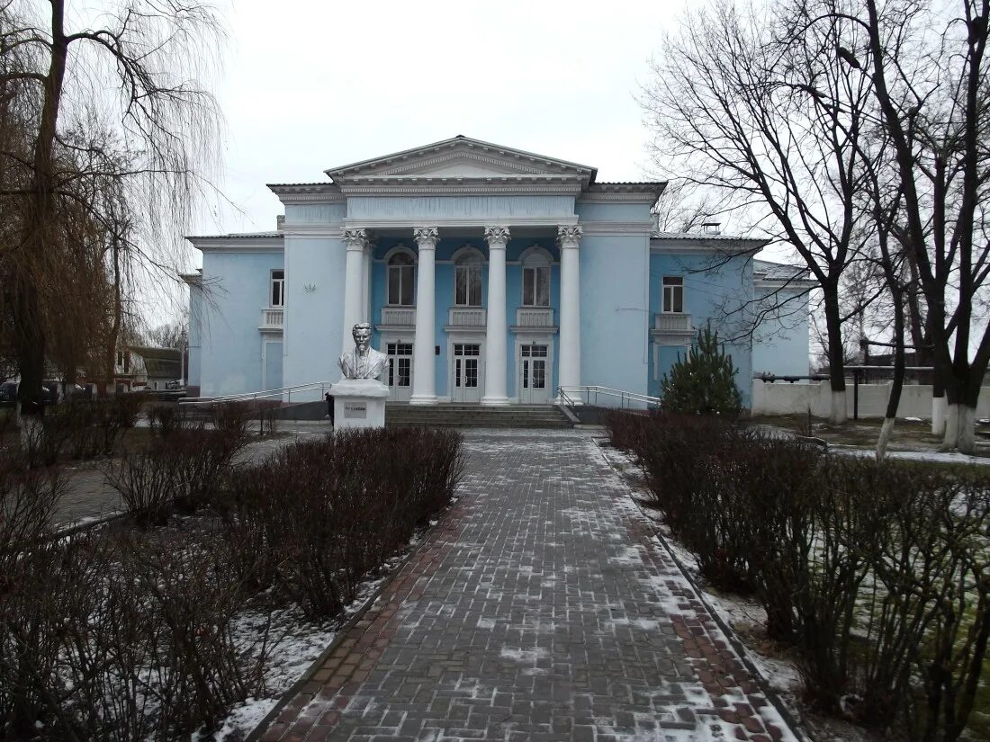 Дом культуры новозыбков. Дк городской новозыбков. Дк новозыбков. Кинотеатр октябрь новозыбков. Сообщение на тему городской дом культуры в городе новозыбков.