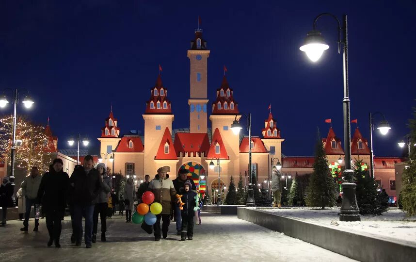 Парк аттракционов в москве зимой. Остров мечты москва ночью. остров мечты зимой 2025. остров мечты каток. парк остров мечты ночью в москве.