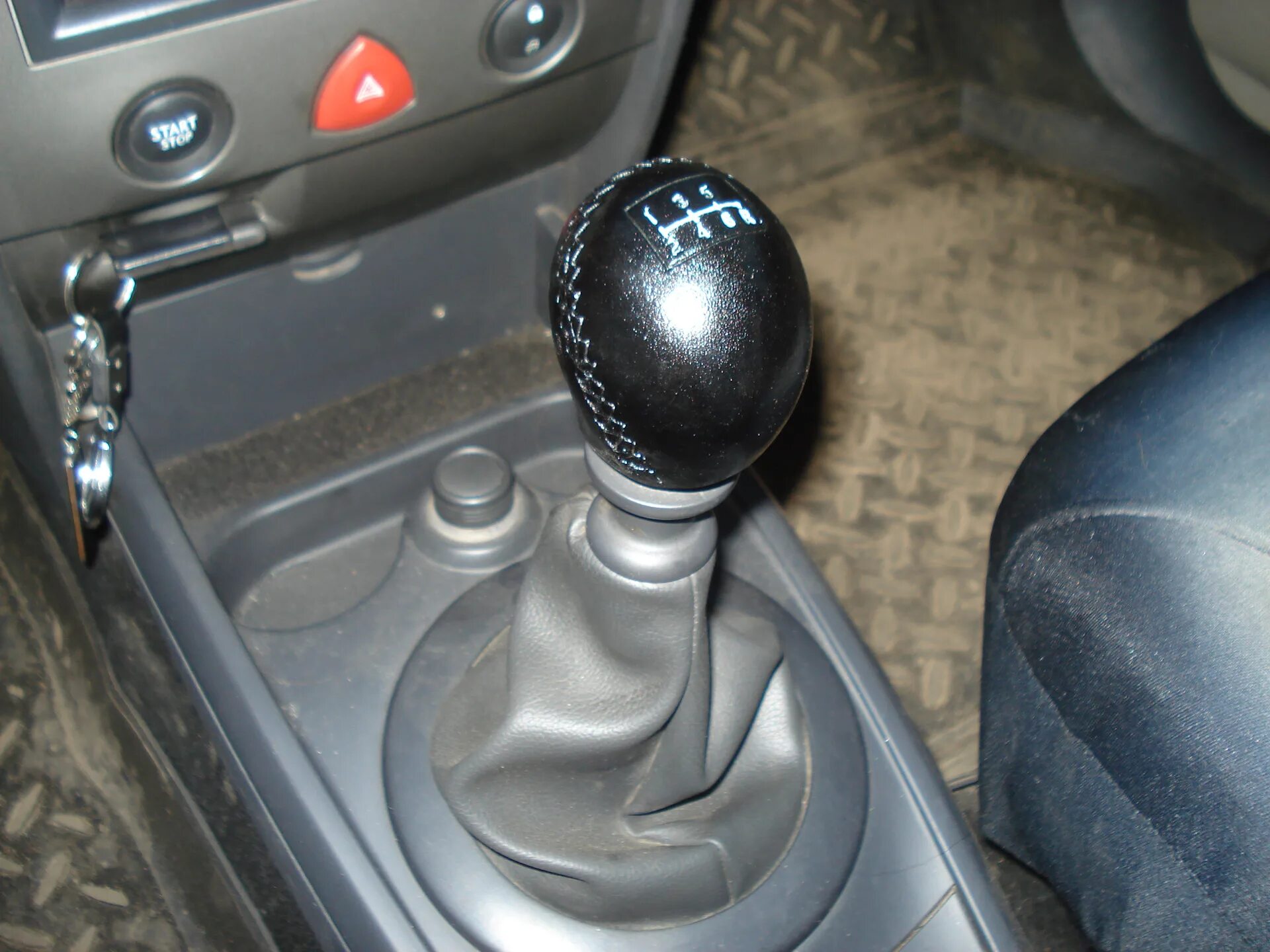 Ручка кпп меган 2. Ручка кпп меган 2. Ручка переключения передач на рено меган 2. Чехол ручки кпп рено меган 2. Ручка кпп вариатора меган 3.