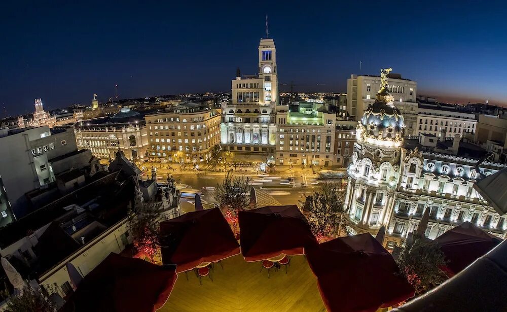 Ночь в мадриде. Вечерний мадрид в испании. отель «the principal madrid» в мадриде. отель вид на мадрид. крыши мадрида.