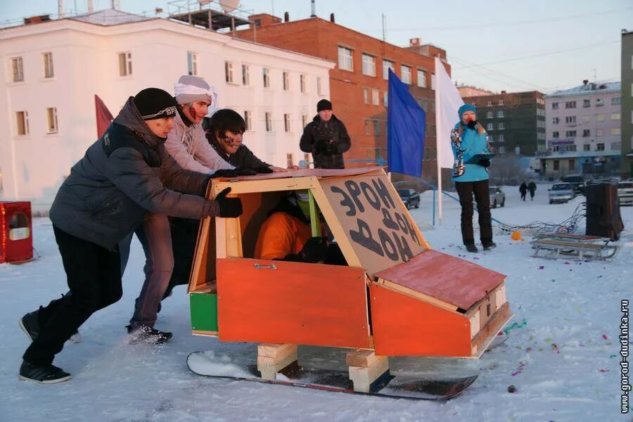 Норильский никель дудинка. Поселок дудинка. Дом культуры дудинка. Дудинка зарплата. Город дудинка.