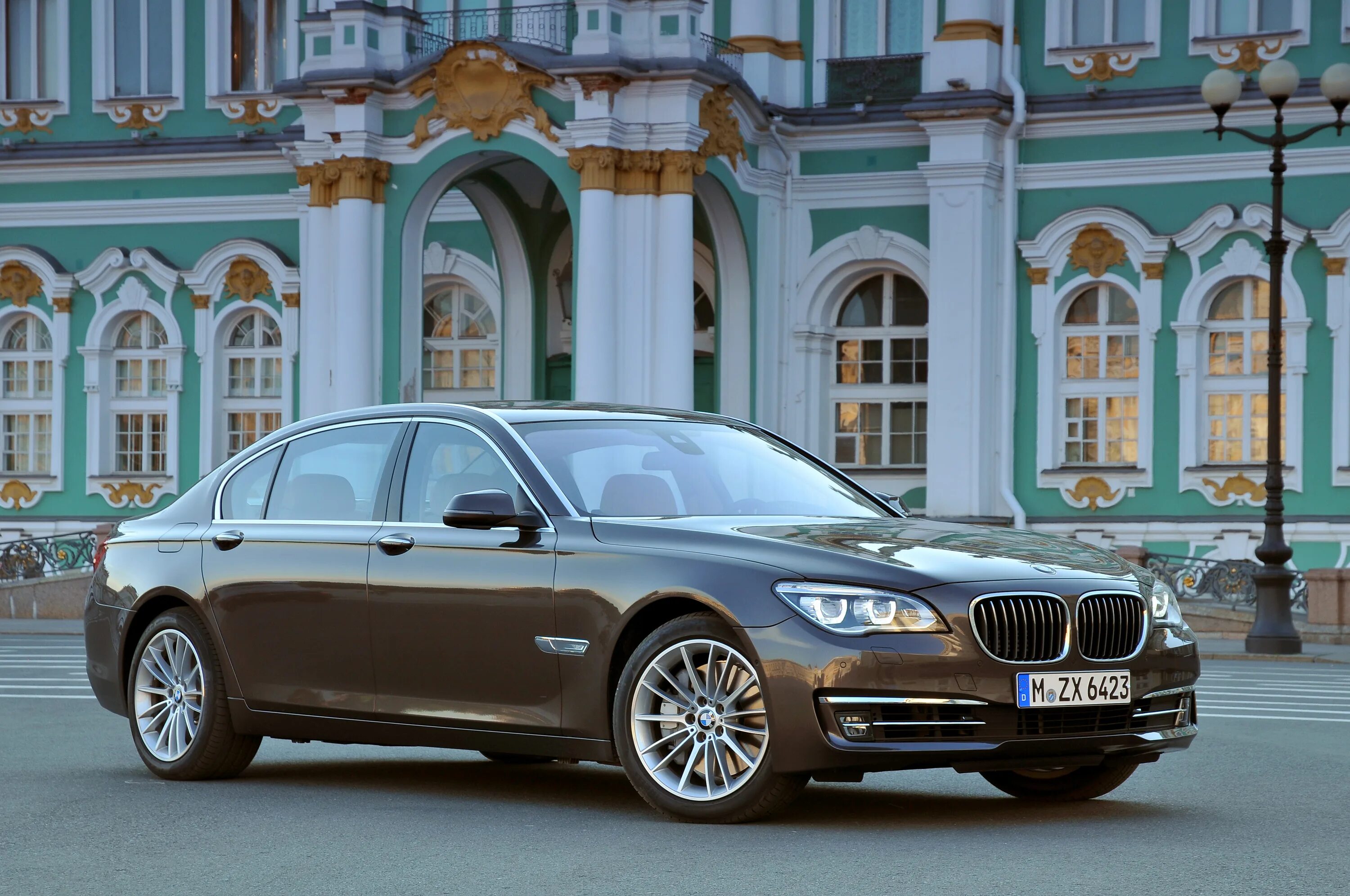 Бмв 750 москва. BMW 750li f02. BMW 7 750li 2012. БМВ 750 li. BMW 7 750li XDRIVE.