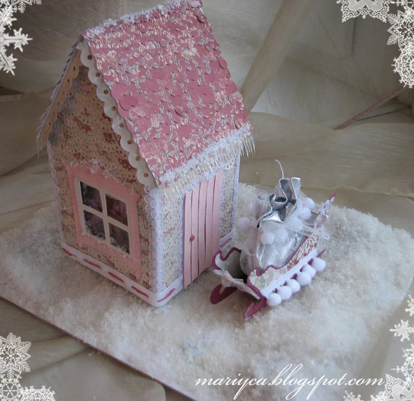 домик елочная игрушка из фоамирана. как сделать домик из фоамирана. рождественский домик raffaello. новогодние домики из коробок. новогодний домик из картона и фоамирана.