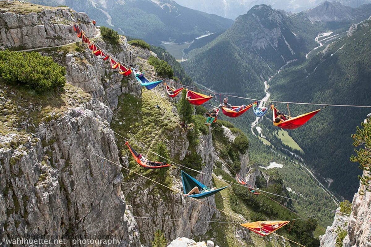 Экстрим в горах. International highline meeting, монте пиана, италия. фестиваль «highline meeting», италия. монте пиан гамаки. гамак в горах.