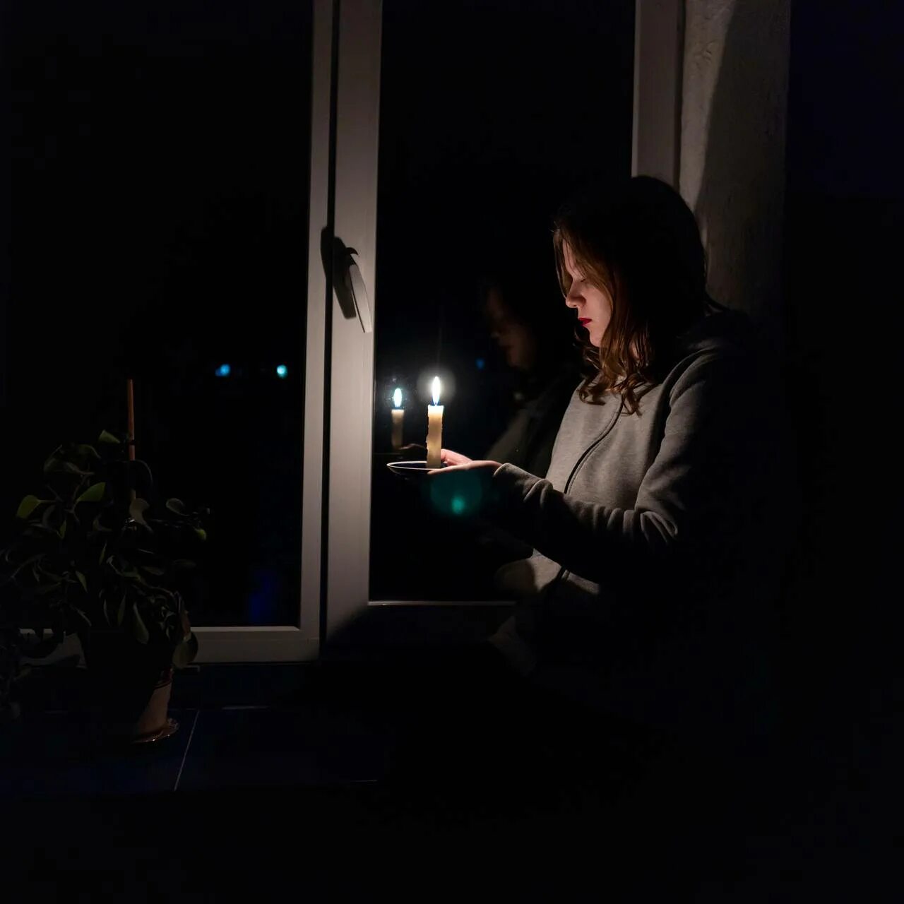 Выключи свет штор. Ночной город без света. отключили свет. париж ночью сейчас нет света.