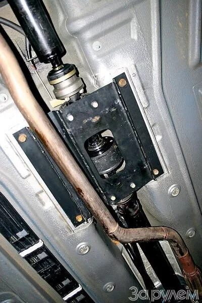 Вибрация нива 2121. Раздатка нива урбан. Вибрация на ниве 21213. Третья опора подушка раздатки нива 21213. Промвал раздатки нива 21213.