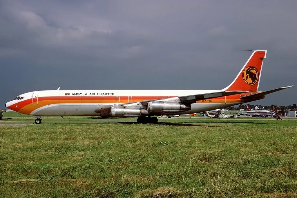 Эйр чартер. Boeing 707 Ангола. Boeing 707 Air Arkia. Boeing 707 Nigeria Air. Angola Air Charter.