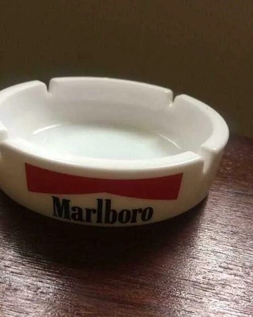 Пепельница мальборо. Пепельница мальборо. Пепельница от marlboro оригинал. Пепельница marlboro. Пепельница мальборо.
