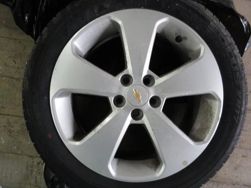 оригинальные диски шевроле круз. колеса на шевроле круз r17. штатный литой диск шевроле круз 2012г. диски на шевроле круз 17 радиус оригинал. диски шевроле круз r17 оригинал.