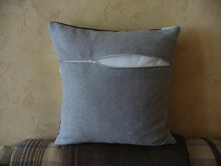 Набивка для подушек. Как заправить маленькую подушку в большую наволочку. Шьем наволочку на подушку. Декоративные подушки своими руками. Молния в наволочку для подушки.