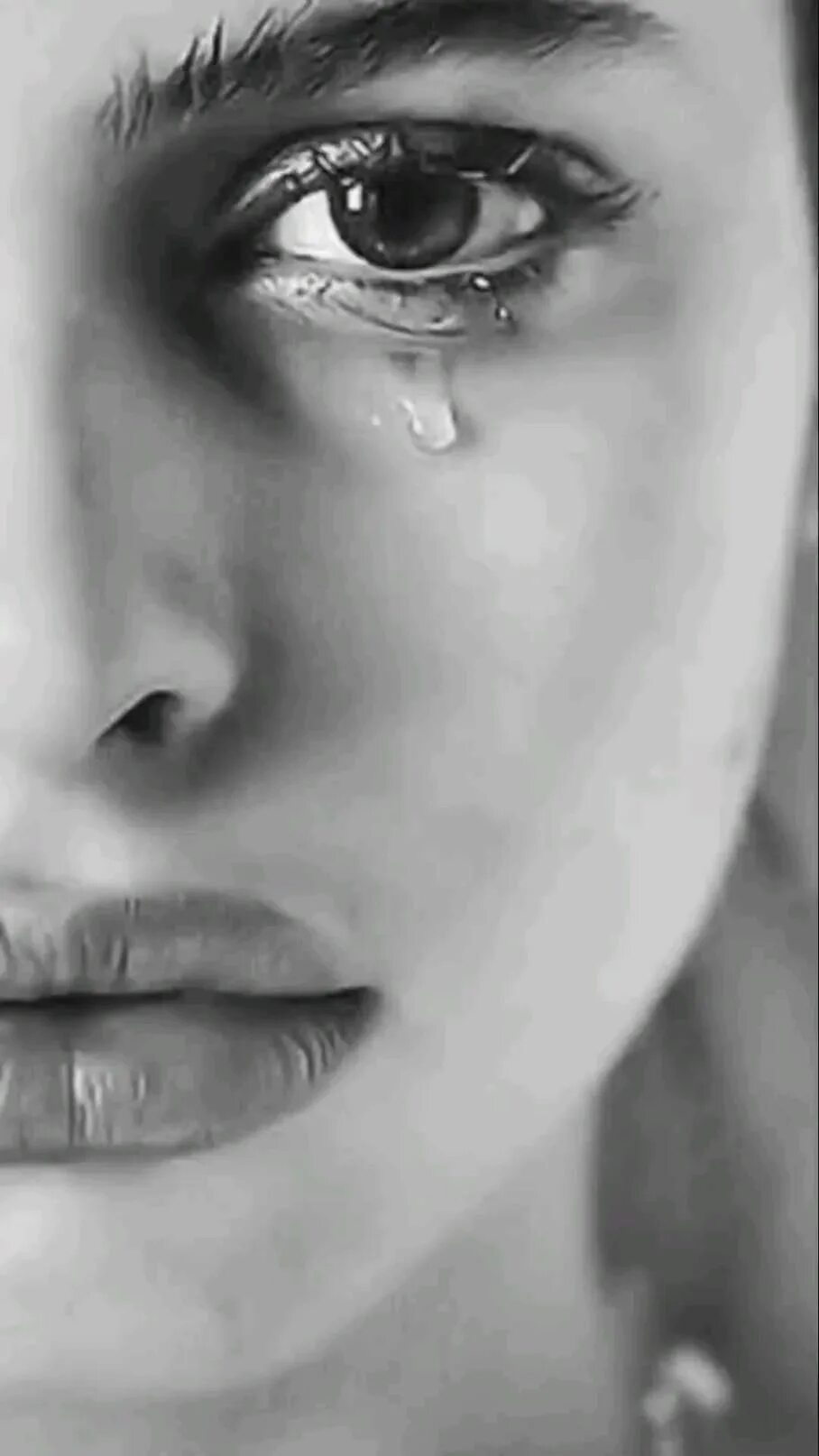 Плачу картинки. Девушка плачет. Плачущая девушка. Девушка в слезах. Красивые слезы.