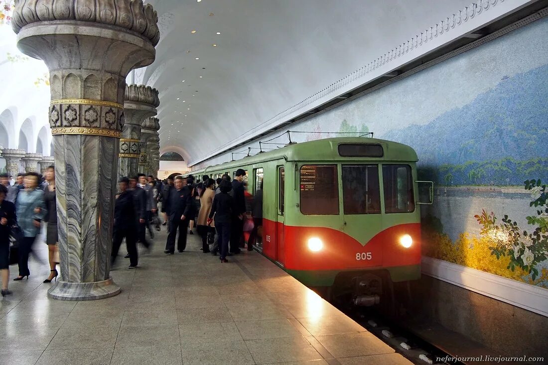 Метро кндр. Пхеньян метро станция пухын. метро пхеньяна поезда. вагоны метро кндр.