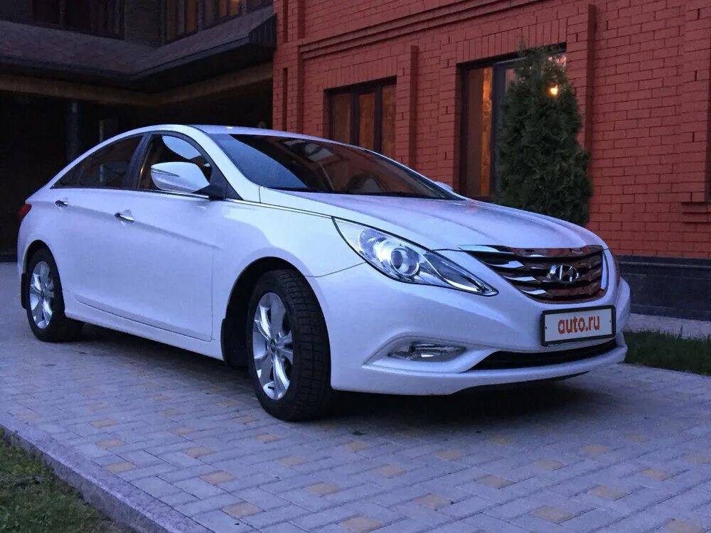 Куплю сонату б у. Hyundai Sonata 2010 белая. Хендай Соната 2011 Tagaz. Hyundai Sonata 2010 бежевый. Хендай Соната белая седан.