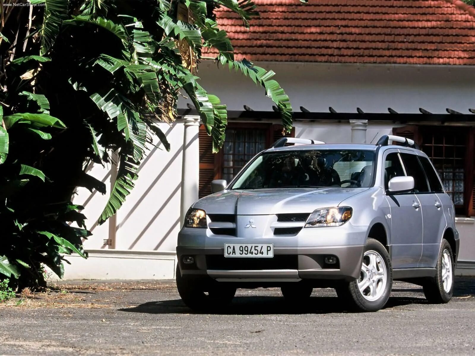 Mitsubishi outlander первое поколение. Mitsubishi Outlander 1. Mitsubishi Outlander 2003. Аутлендер 1 поколения. Митсубиси Аутлендер 1 поколение 2003.