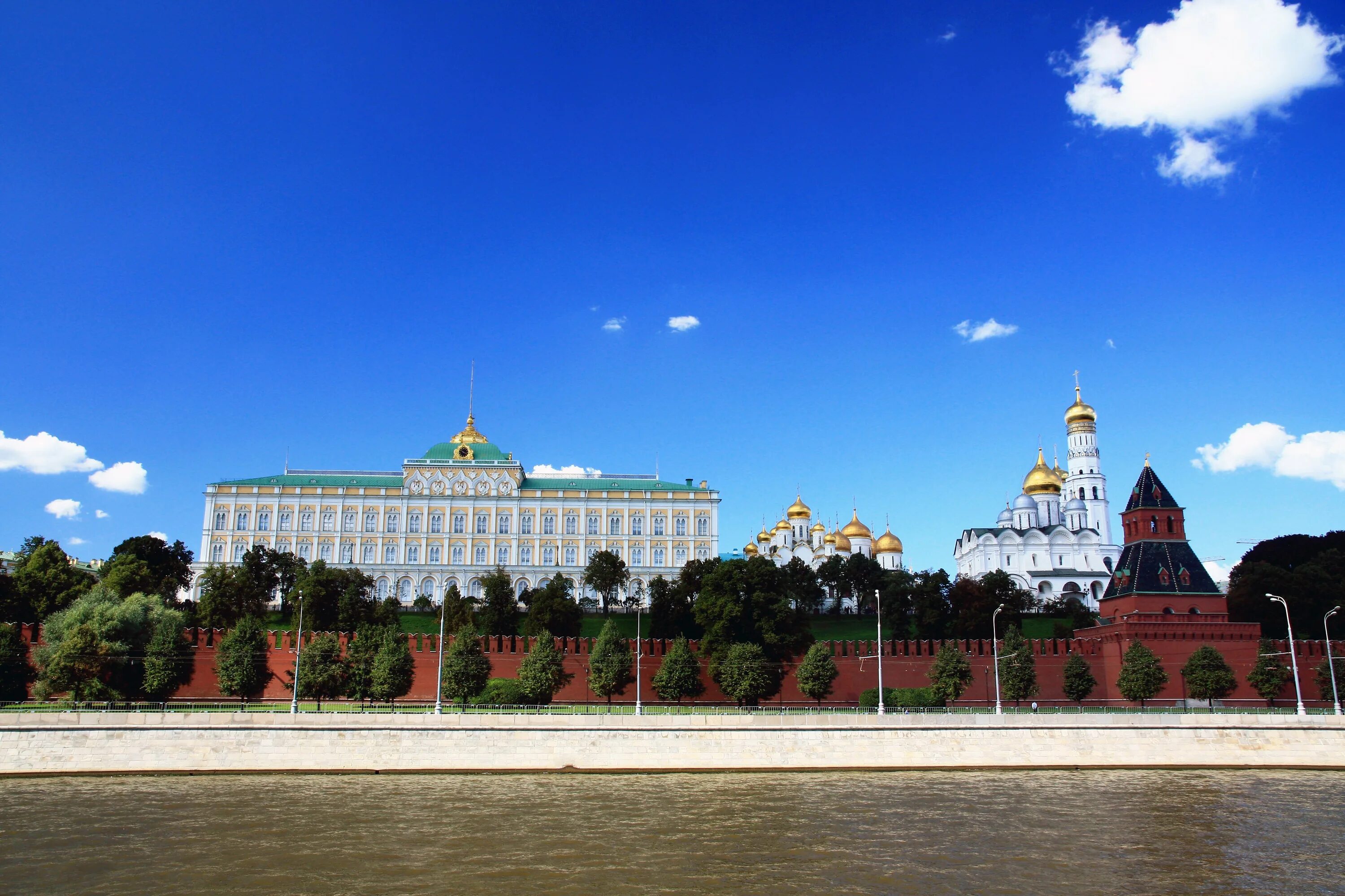 Резиденция президента россии в московском кремле. Кремлевский дворец Московского Кремля. Кремль большой Кремлевский дворец. Большой Кремлёвский дворец (резиденция президента РФ). Московский Кремль большой Кремлевский дворецдворец.